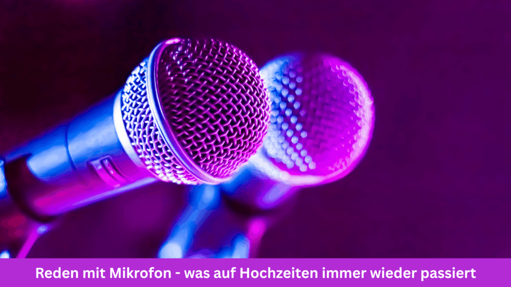 Zwei Mikrofone in lila und blauem Licht – Symbolbild für Reden bei Hochzeiten