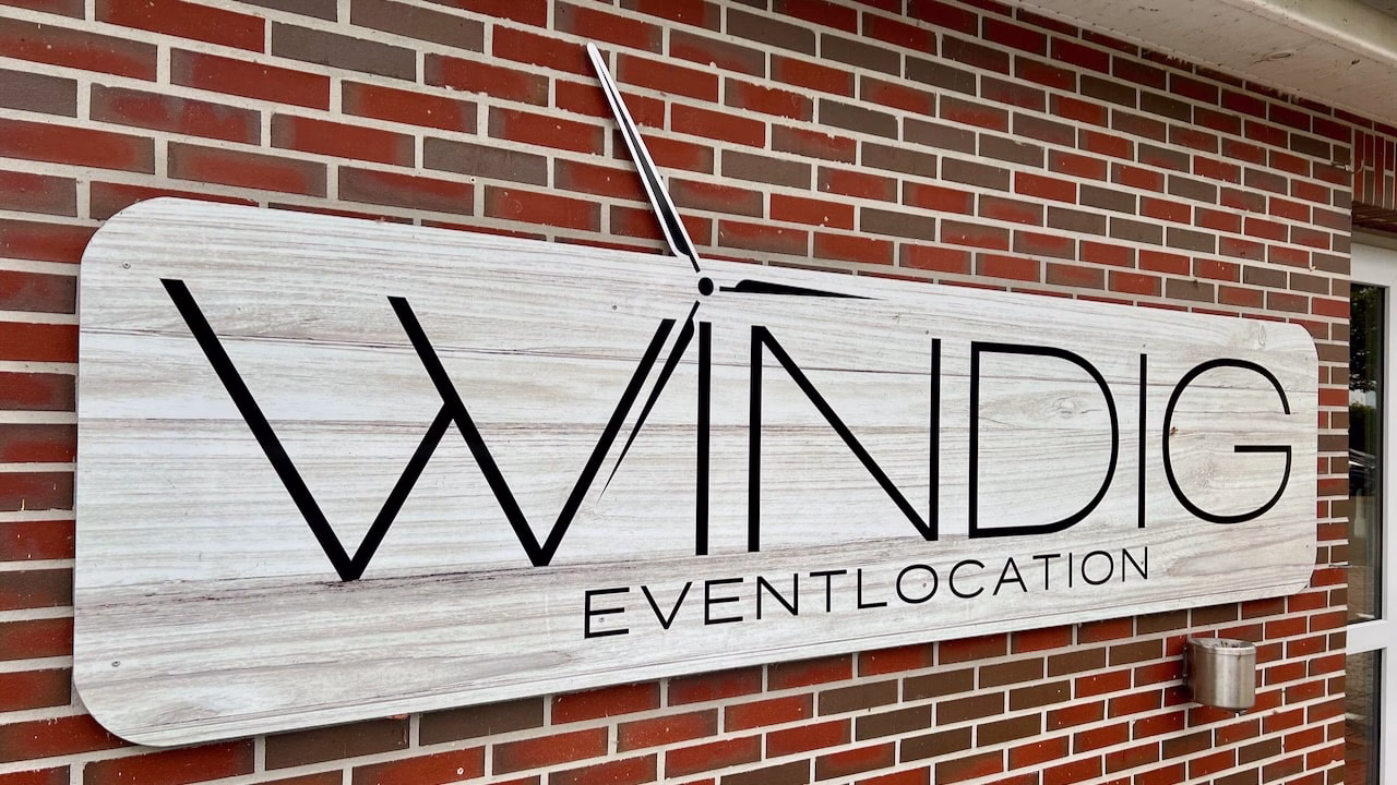 Eingang der WINDIG Eventlocation mit Bambusdekoration