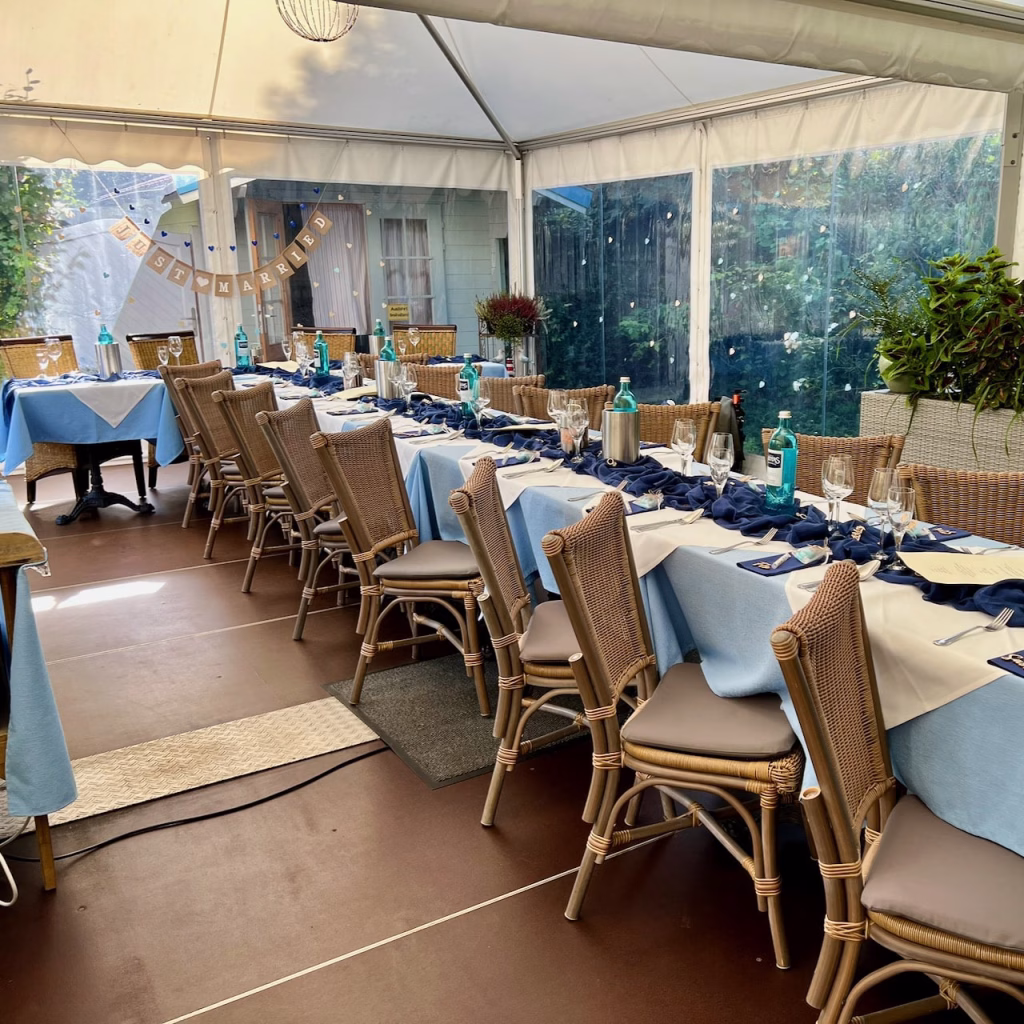 Hochzeit im Zelt im Innenhof des Alten Sielwärterhauses in Horumersiel